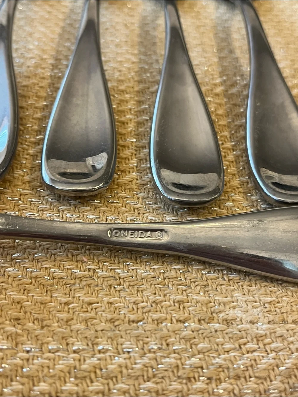 Oneida voss stainless